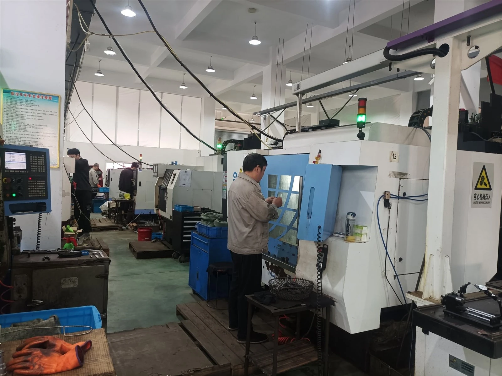 cnc-machine-shop-production cnc-machine-shop-production